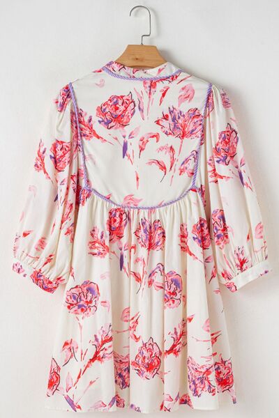Robe à fleurs imprimée à manches trois-quarts et lien de serrage
