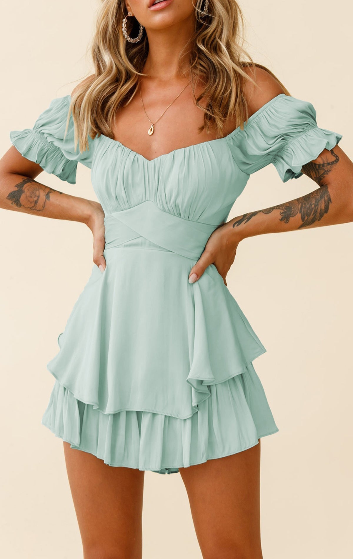 Ein-Schulter-Kurzarm-Jumpsuit