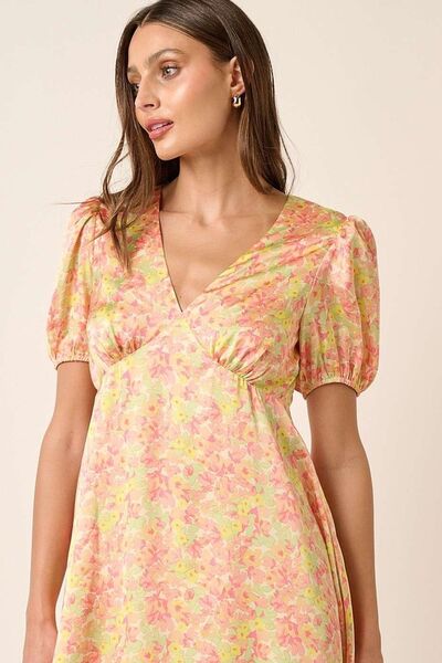 Robe Courte Imprimée à Col V et Manches Bouffantes Mittoshop