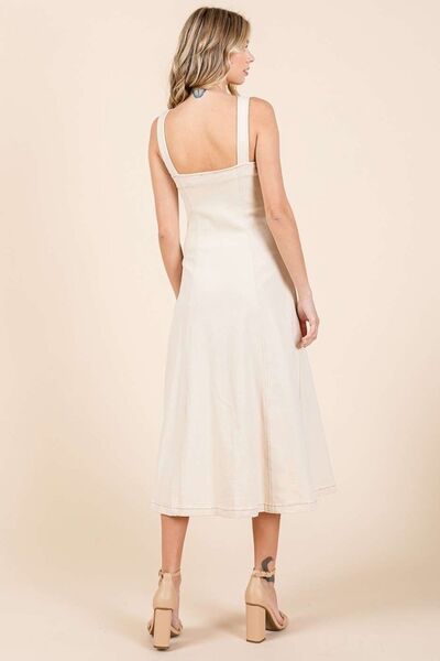 Robe midi sans manches en sergé stretch avec boutons décoratifs Mittoshop