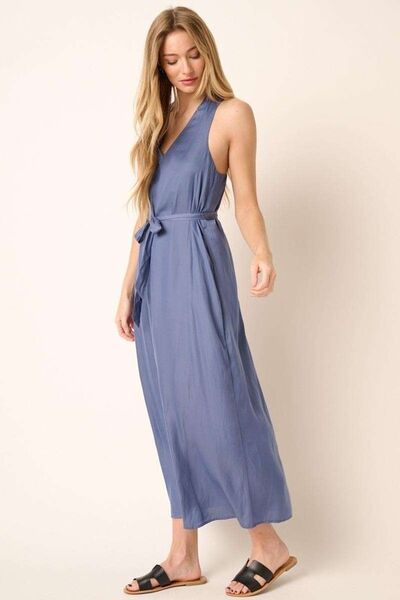 Robe longue sans manches avec encolure en V, dos croisé et ceinture Mittoshop