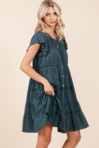 Robe étagée boutonnée à volants et détails en dentelle Mittoshop