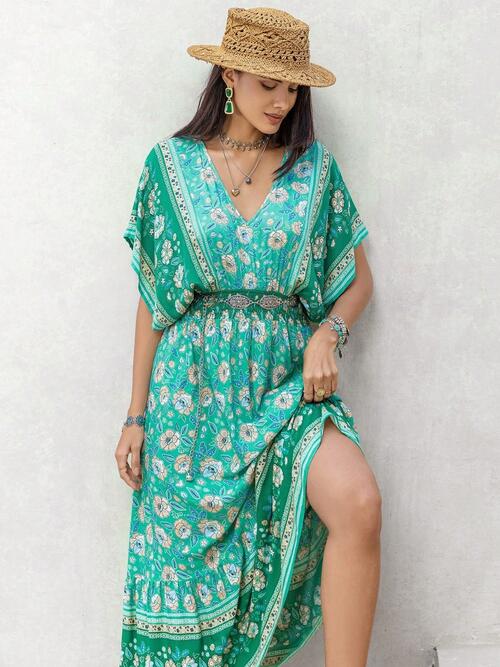 Robe fleurie à col en V, smockée et à manches courtes