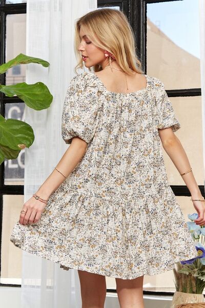 Robe ADORA à encolure carrée et manches bouffantes