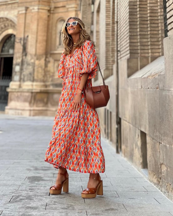 Elegantes Boho-Kleid mit Blumenmuster und Puffärmeln