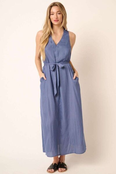 Robe longue sans manches avec encolure en V, dos croisé et ceinture Mittoshop