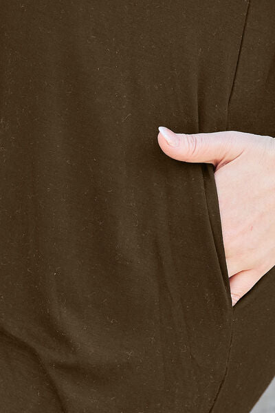 Basic Bae Rundhals-Kurzarmkleid in voller Größe mit Taschen