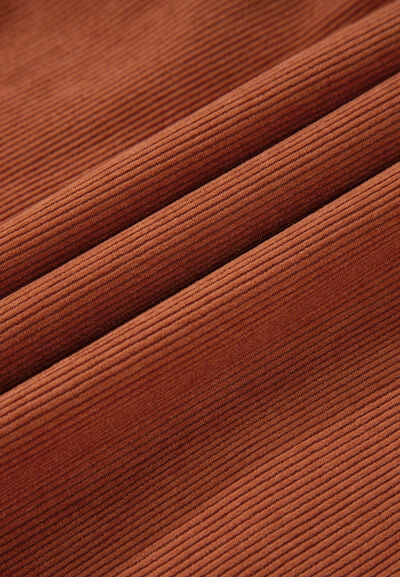 Kord-Kleid mit Viertel-Druckknopfleiste und Dreiviertelärmeln