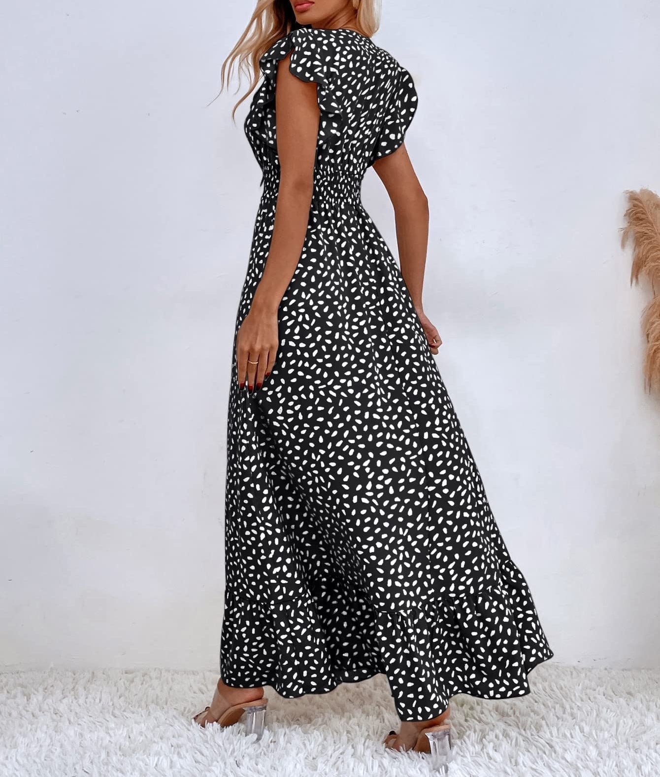 Robe longue à imprimé, volants aux manches et col en V