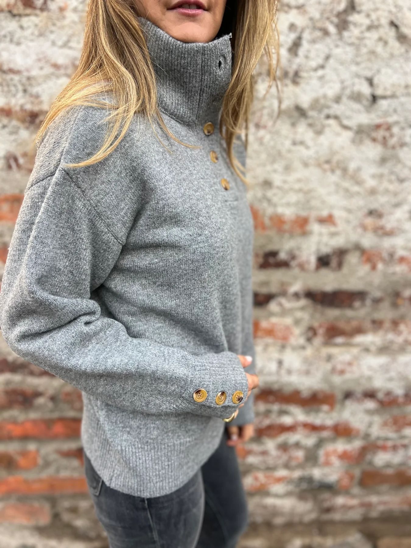 SOLDES D'HIVER 2025 🔥 Sweat-shirt femme col montant à boutons fantaisie