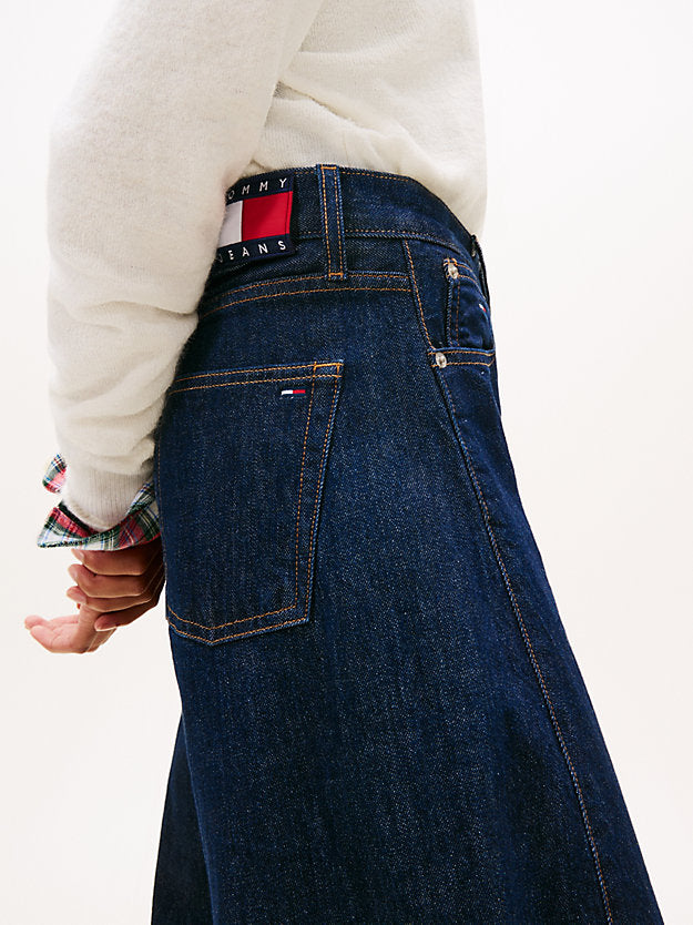 Mid Rise Twisted Tapered Barrel Leg Jeans