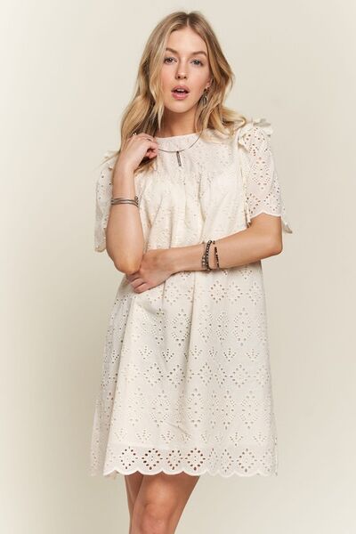 ADORA Rüschenkleid mit Lochstickerei und Rundhalsausschnitt