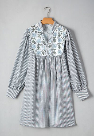 Robe longue à manches longues rayée à imprimé floral avec lien à nouer