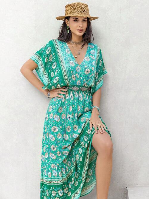 Robe fleurie à col en V, smockée et à manches courtes