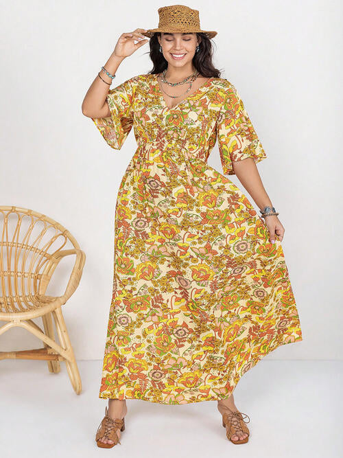 Geblümtes V-Ausschnitt-Kleid mit kurzen Ärmeln und Schlitz